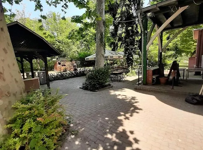 Krudy Panzio Bed & Breakfast